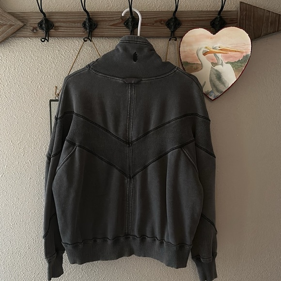 Free People pullover - Picture 2 of 4